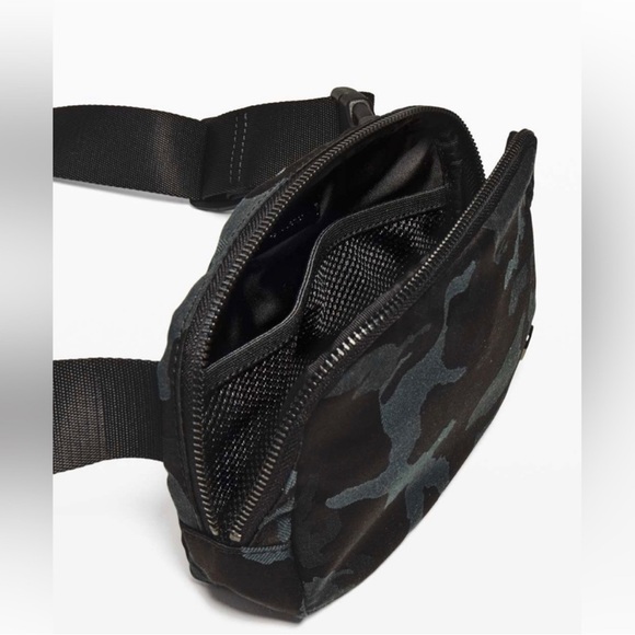 Lululemon Belt Bags x4 🍋 - Picture 8 of 12